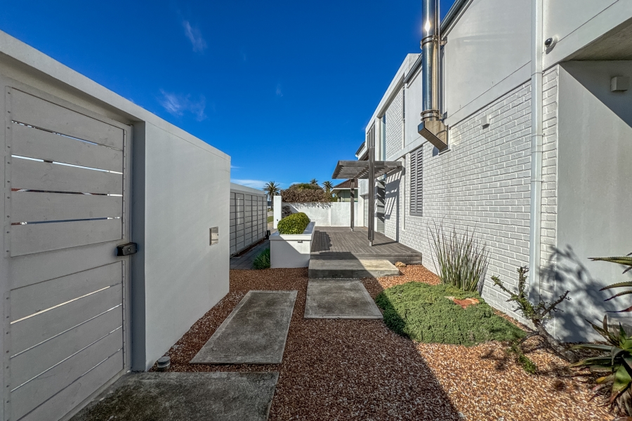 4 Bedroom Property for Sale in Summerstrand Eastern Cape